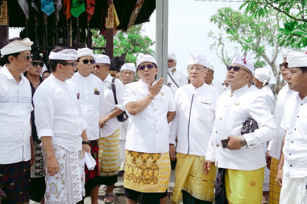 Ketua MGPSSR Bali Nyoman Giri Prasta Tinjau Progres Pembangunan Pura Punduk Dawa